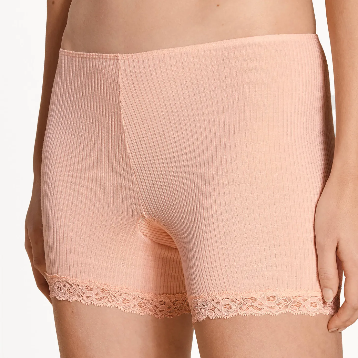 Short En Laine Et Soie