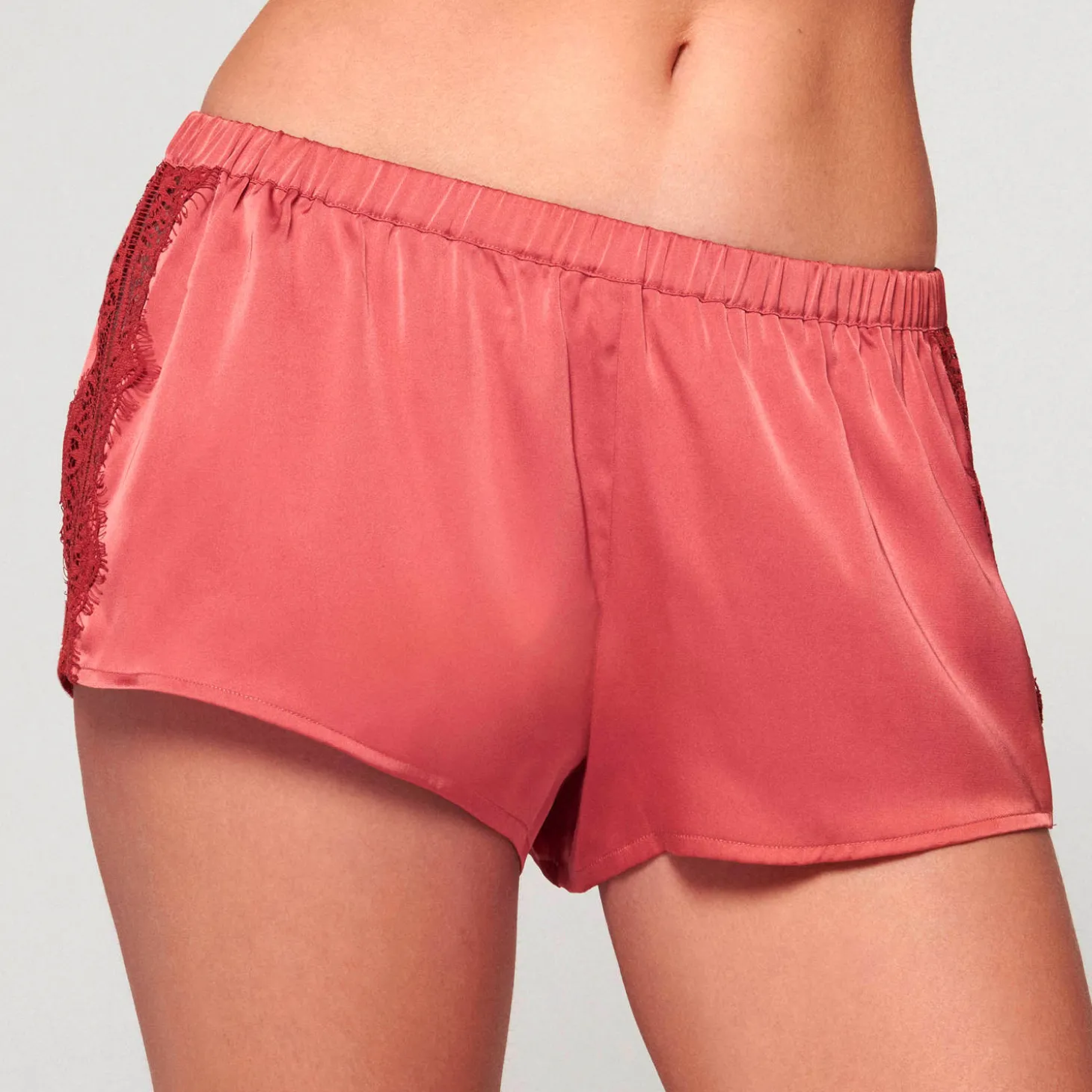 Short En Satin