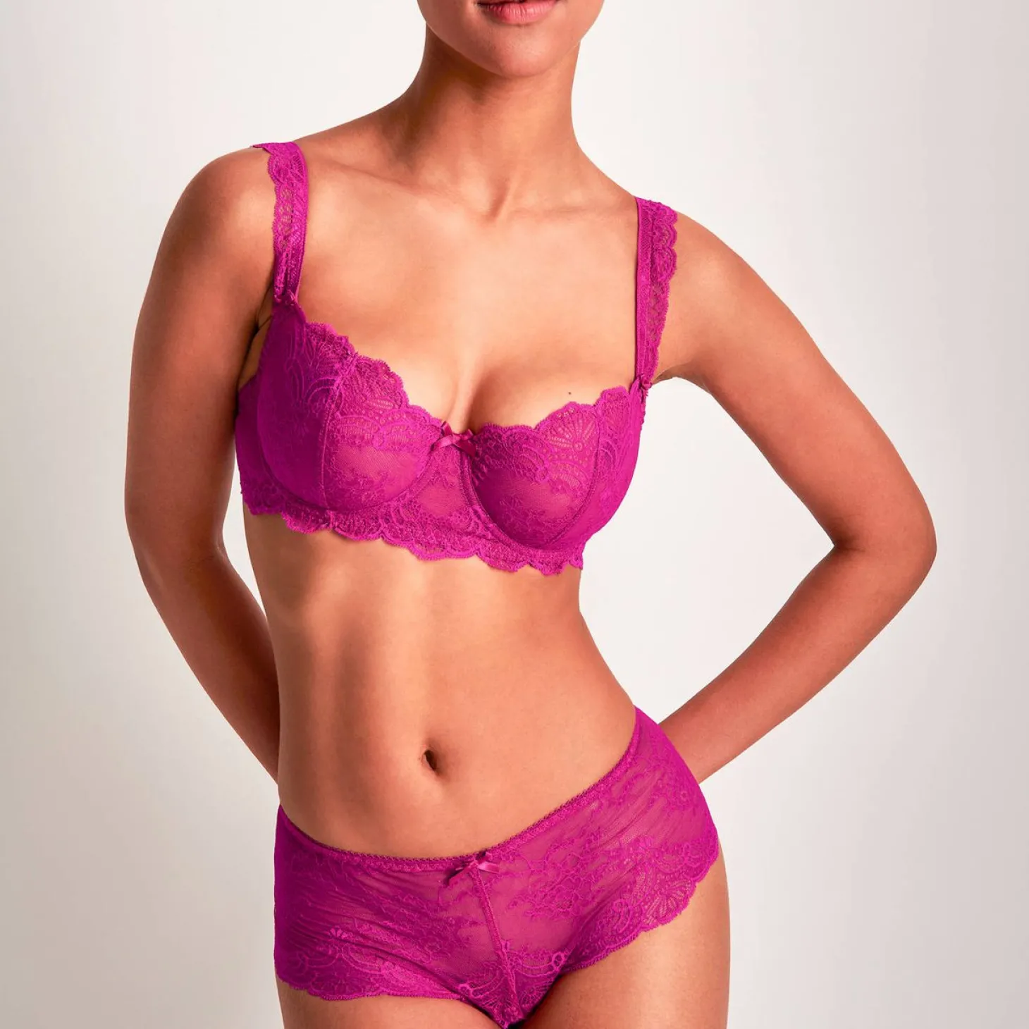 Shorty Saint-Tropez En Dentelle