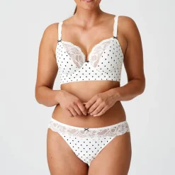 String Dentelle