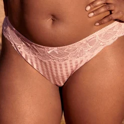 String Dentelle