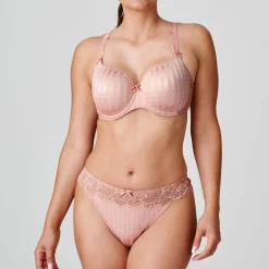 String Dentelle