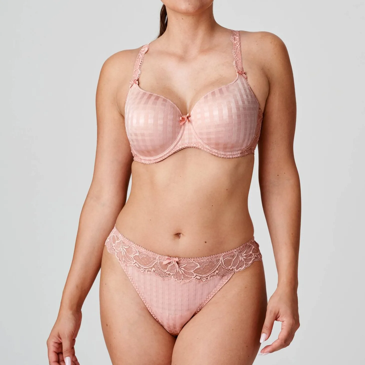 String Dentelle