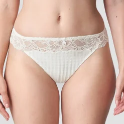 String Dentelle
