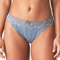 String Dentelle