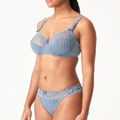 String Dentelle