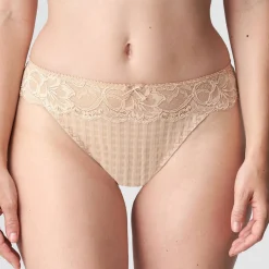 String Dentelle