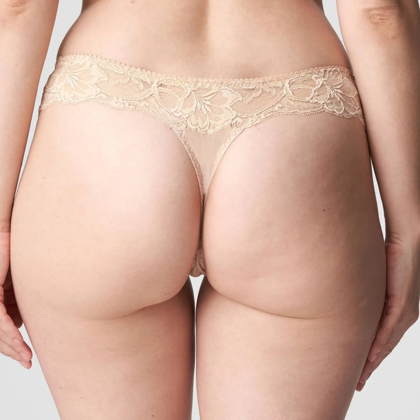 String Dentelle