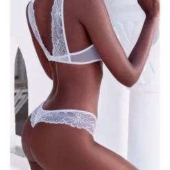 String En Dentelle