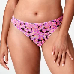 String En Dentelle