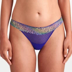String En Dentelle