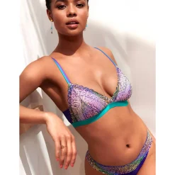String En Dentelle