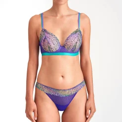 String En Dentelle