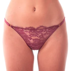 String En Dentelle