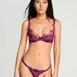 String En Dentelle