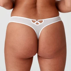 String En Dentelle