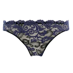 String En Dentelle