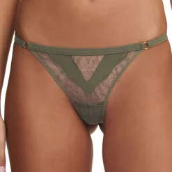 String En Dentelle