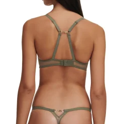 String En Dentelle