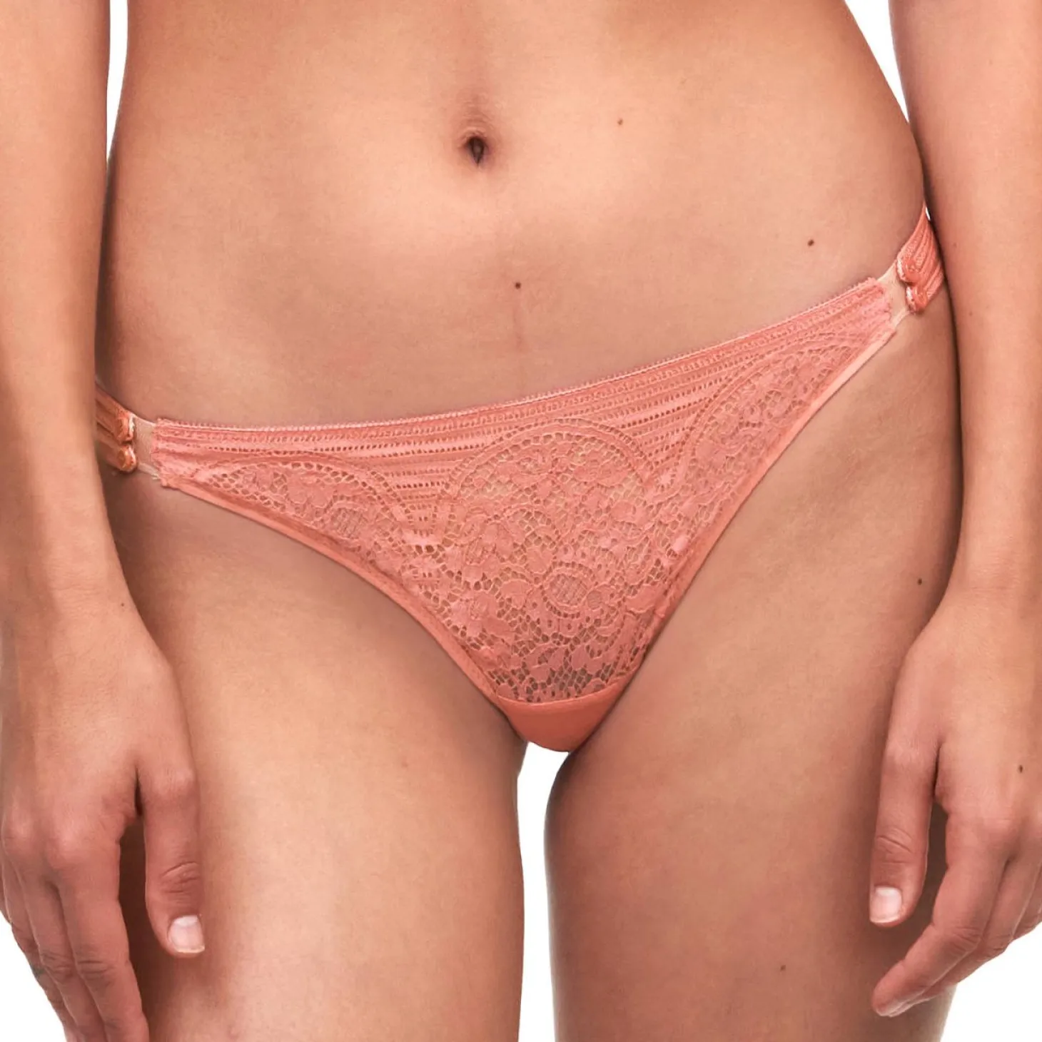 String En Dentelle