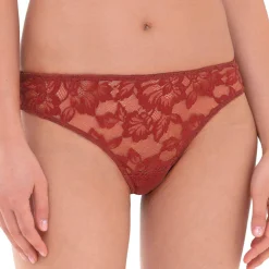 String En Dentelle