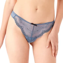 String En Dentelle
