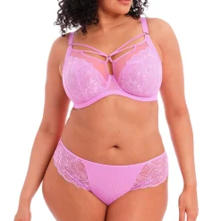 String En Dentelle