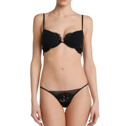 String En Dentelle