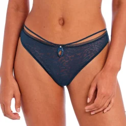 String En Dentelle