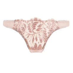 String En Dentelle