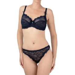 String En Dentelle
