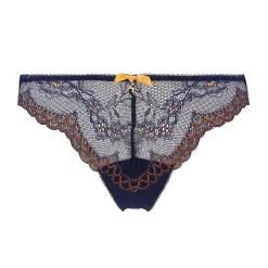 String En Dentelle