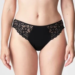 String En Dentelle