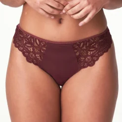 String En Dentelle