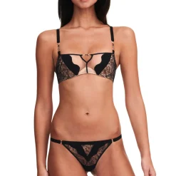String En Dentelle