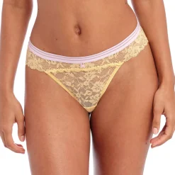 String En Dentelle