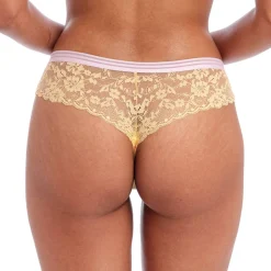 String En Dentelle