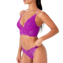 String En Dentelle