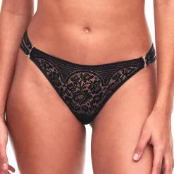 String En Dentelle