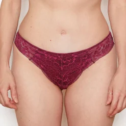 String En Dentelle