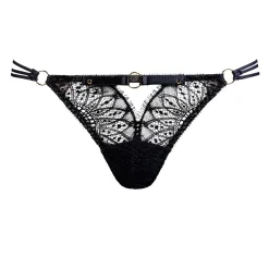 String En Dentelle