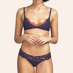 String En Dentelle